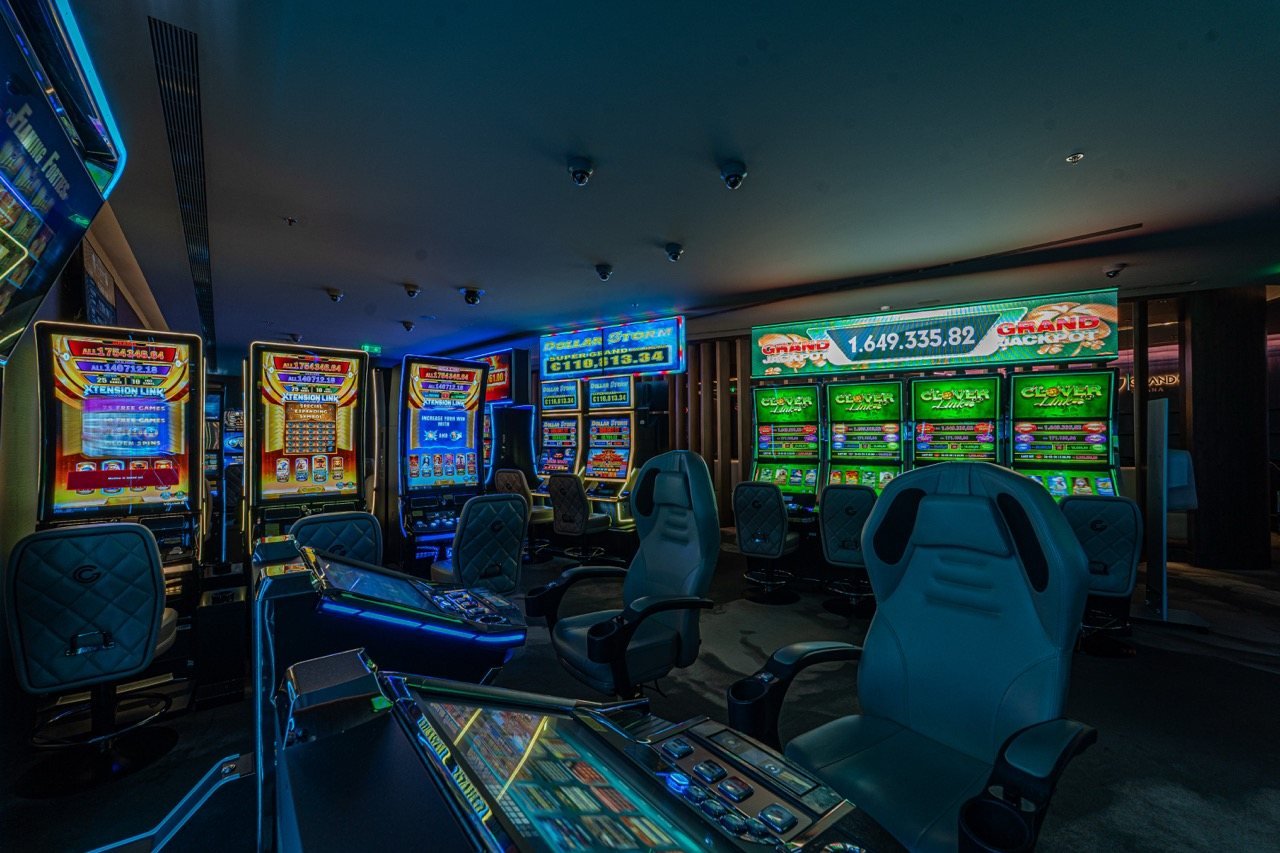 Slot lounge